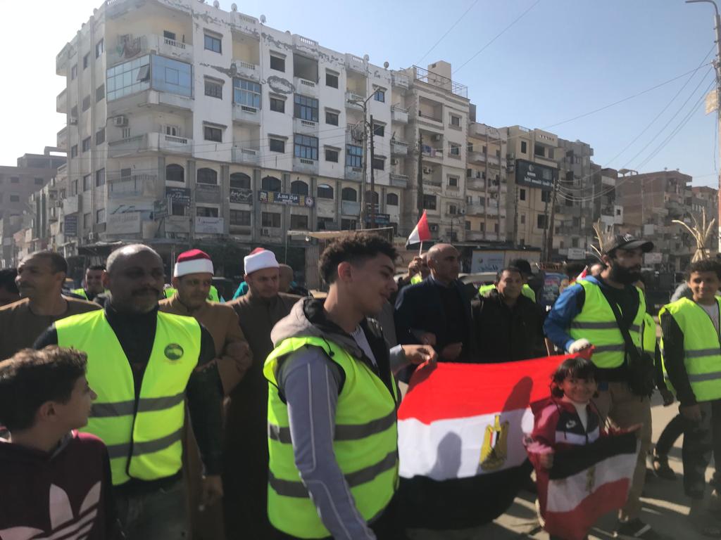 مسيرة لعدد من مشايخ الأوقاف والأزهر بالقرب من اللجان الانتخابية بالإسماعيلية (6)
