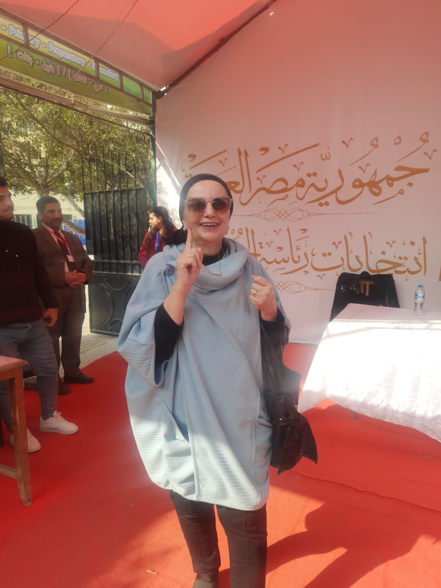 الناخبين امام اللجان (1)