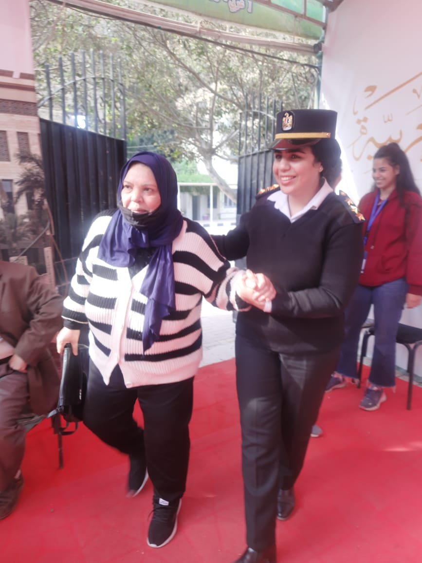 الناخبين امام اللجان (4)