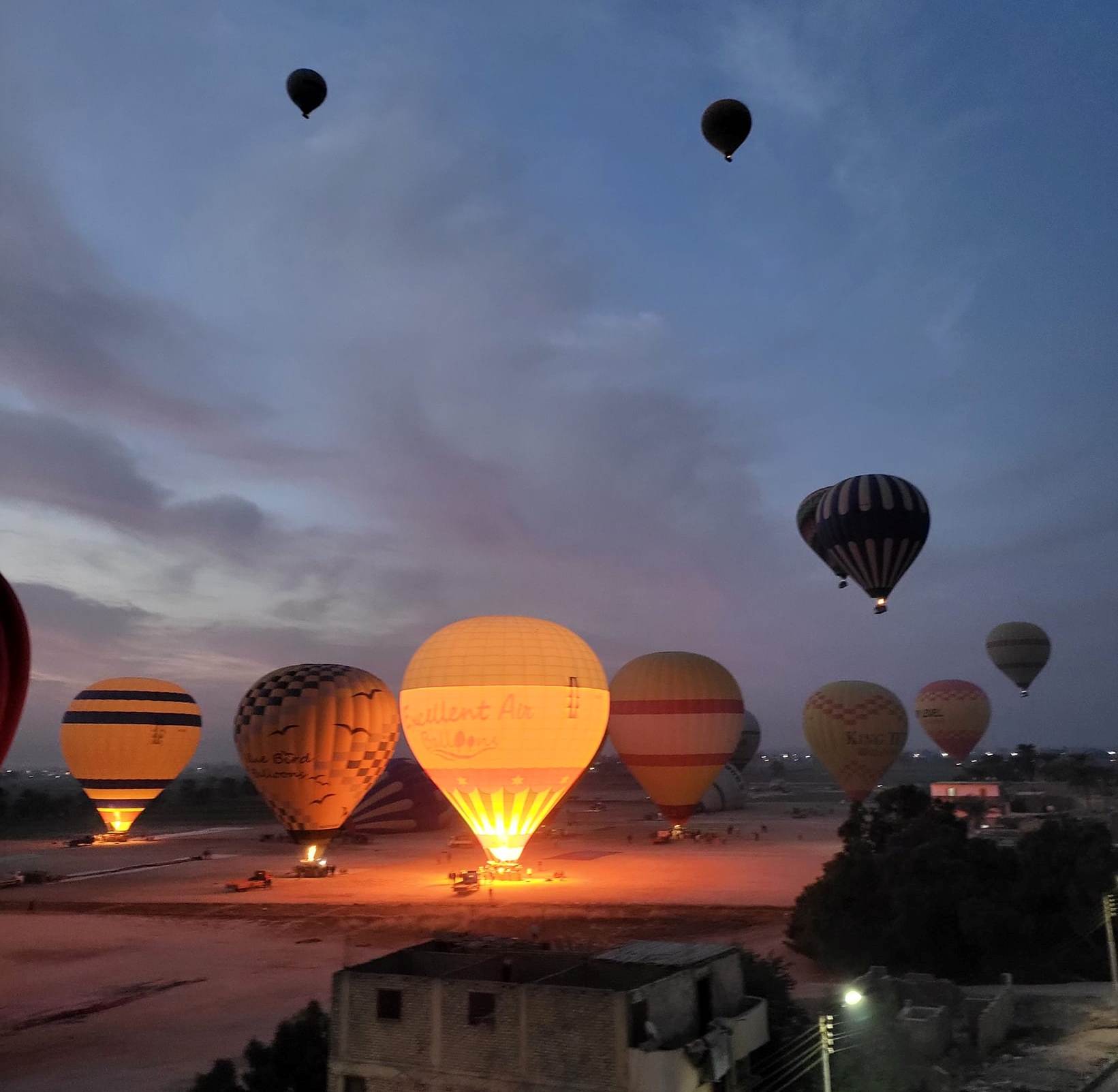 خروج رحلات البالون الطائر من أرض مطار الأقصر