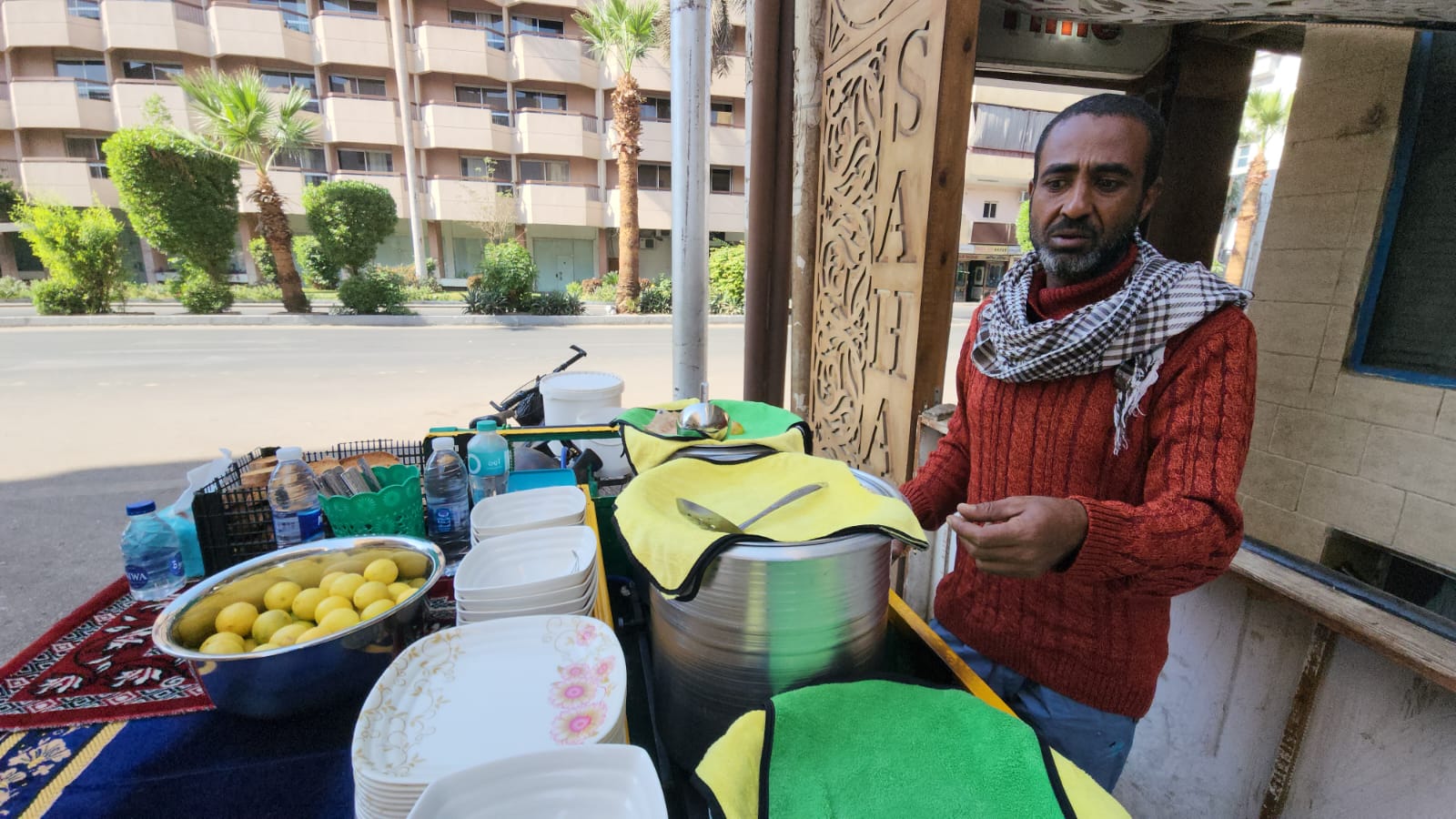 محمود العوامى يسرد قصة بداية عمله بعربة المأكولات