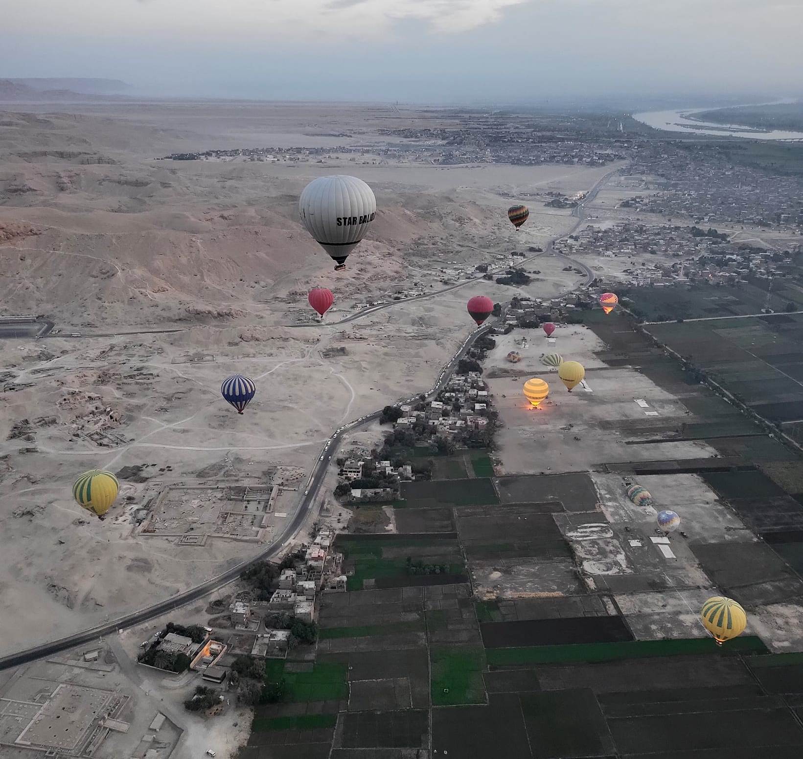 البالونات الطائر رحلة السحر والخيال فى سماء غرب الأقصر