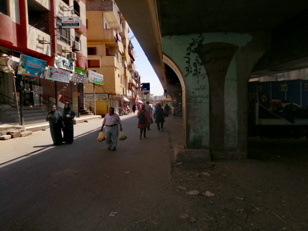إزالة المظاهر العشوائية والتشوهات البصرية بشوارع مدينة الأقصر