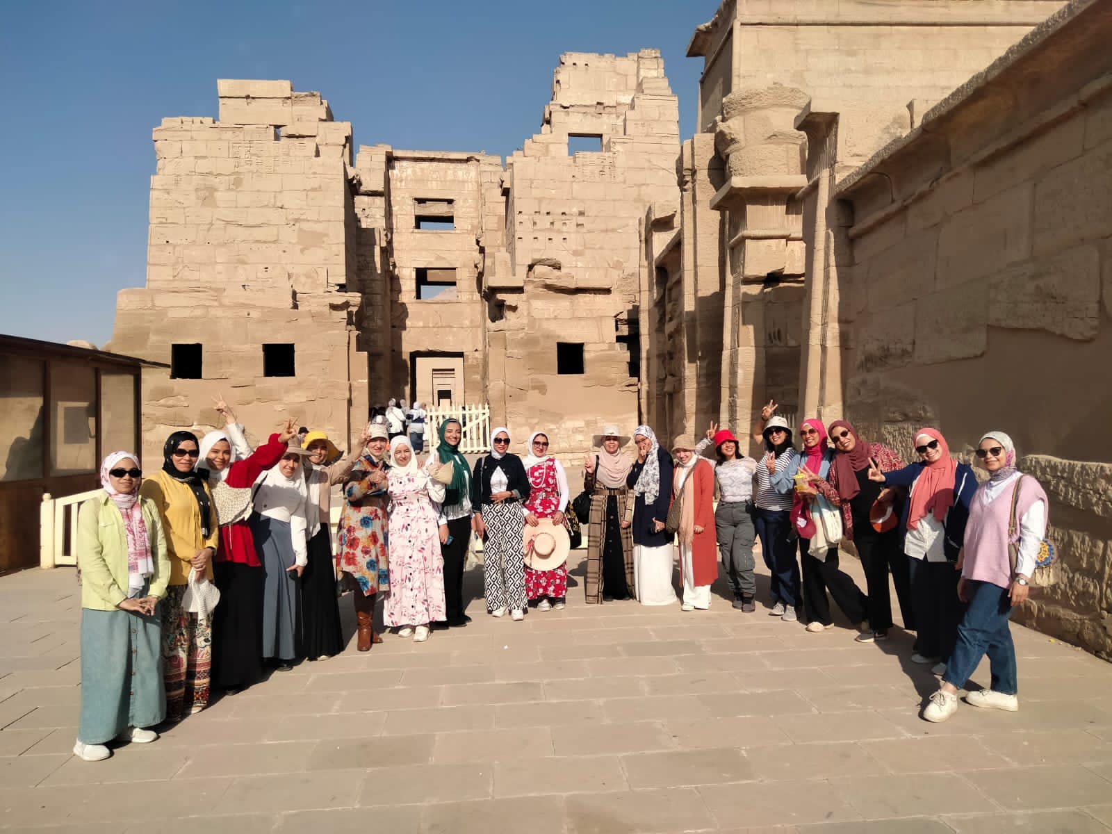 تنظيم رحلات وزيارات للمعابد الأثرية للمشاركين بقطار الشباب