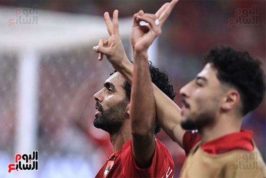 الشحات واكرم بعلامة النصر