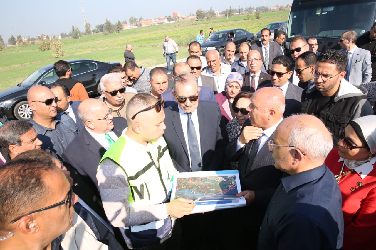 وزير النقل ومحافظ كفرالشيخ يتفقدان أعمال إنشاء طريق دسوق المزدوج بطول 30 كم