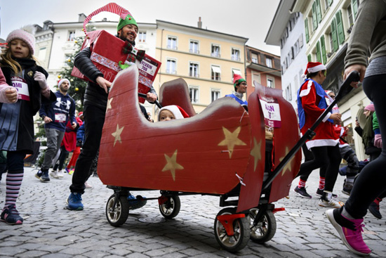 ماراثون عيد الميلاد فى شوارع سويسرا (5)