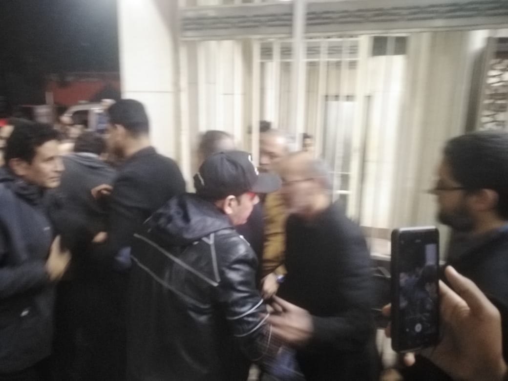 مصطفى قمر وأشرف زكي يؤديان جنازة شقيق أبو الليف والمخرج أحمد البدري (4)