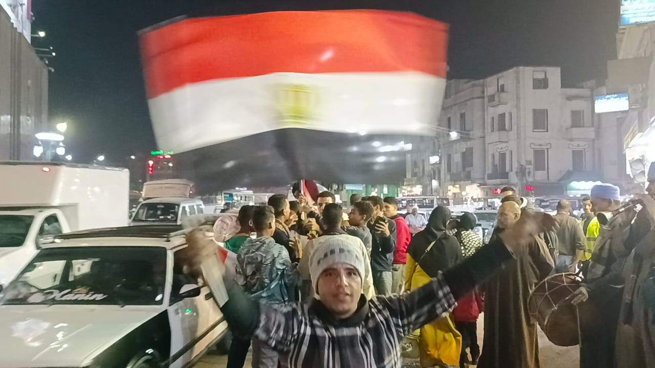 المصريين الأحرار بأسيوط يحتفل بفوز الرئيس السيسي (9)