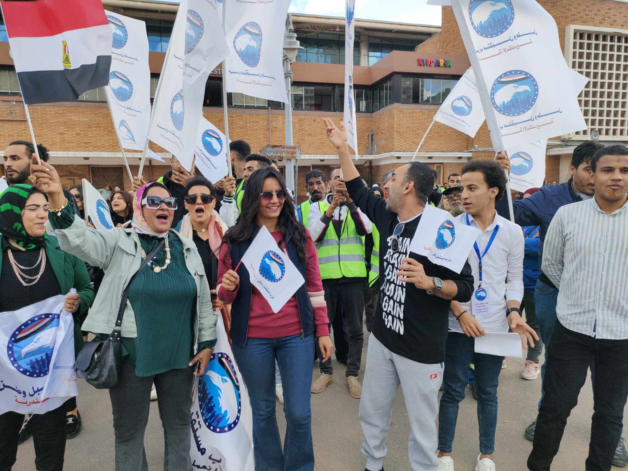 الشباب يشارك في احتفالية فوز الرئيس السيسي بالإسكندرية