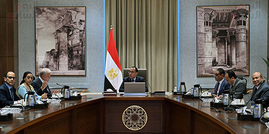 رئيس الوزراء يتابع الموقف التنفيذي لعدد من المشروعات في محافظة جنوب سيناء  (2)