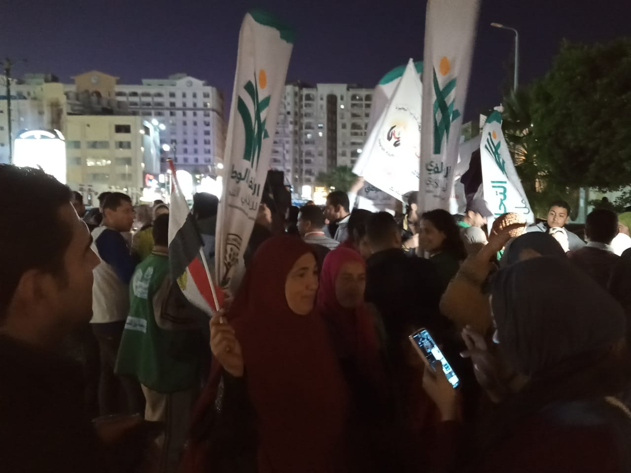 مسيرات ليلية احتفالا بفوز الرئيس السيسى (2)