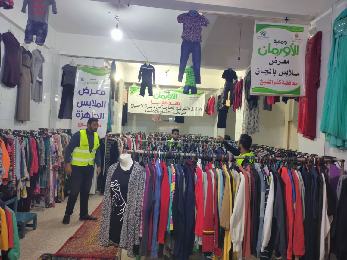 معرض الملابس لتوزيعها مجانا بكفر الشيخ