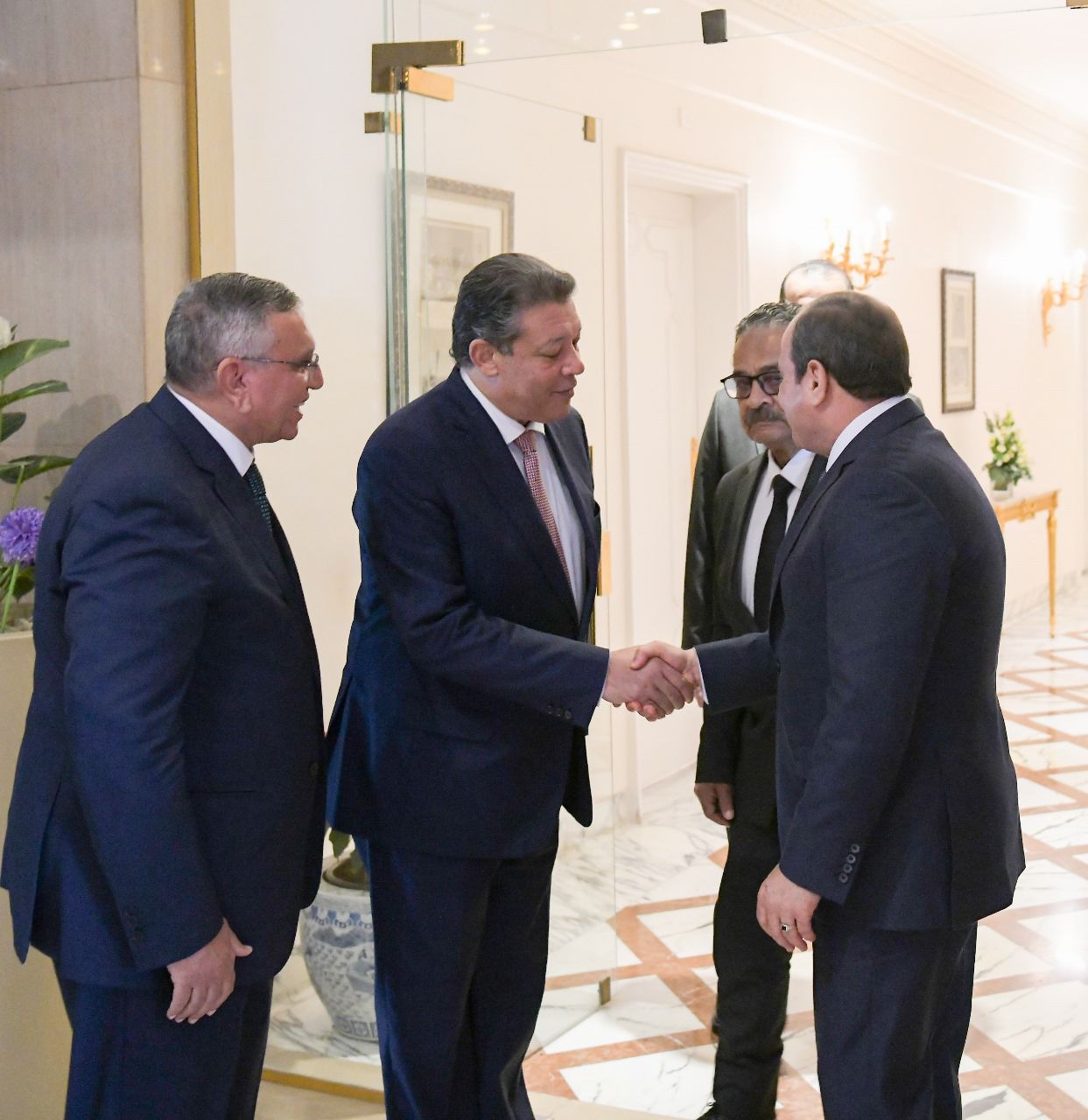الرئيس السيسى يستقبل حازم عمر وفريد زهران وعبد السند يمامة بقصر الاتحادية (4)