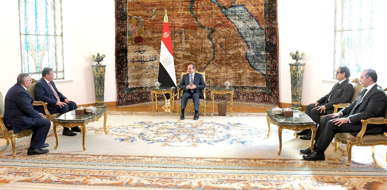 الرئيس السيسى يستقبل حازم عمر وفريد زهران وعبد السند يمامة بقصر الاتحادية (5)