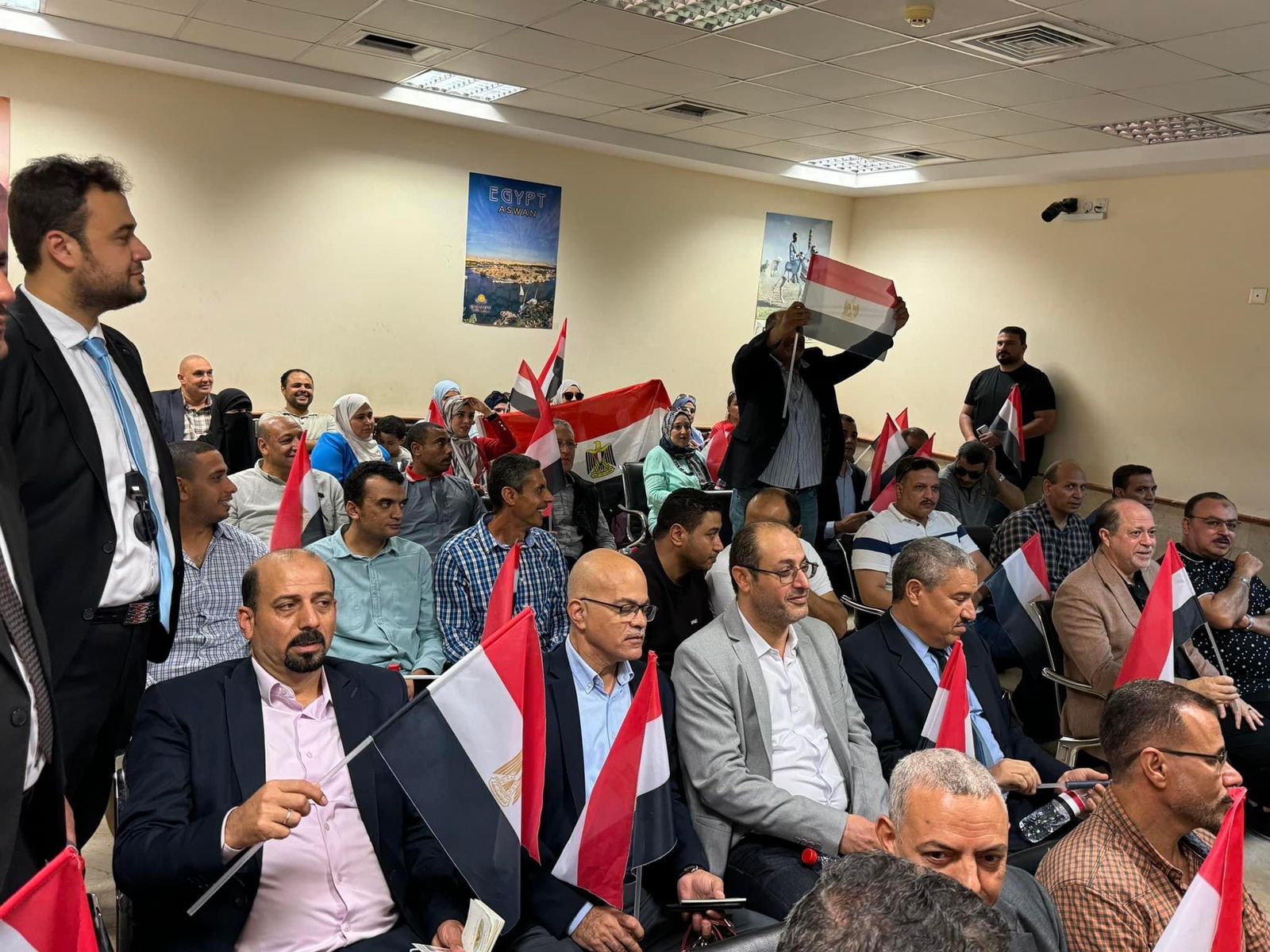 أعلام مصر في السفارة بالدوحة