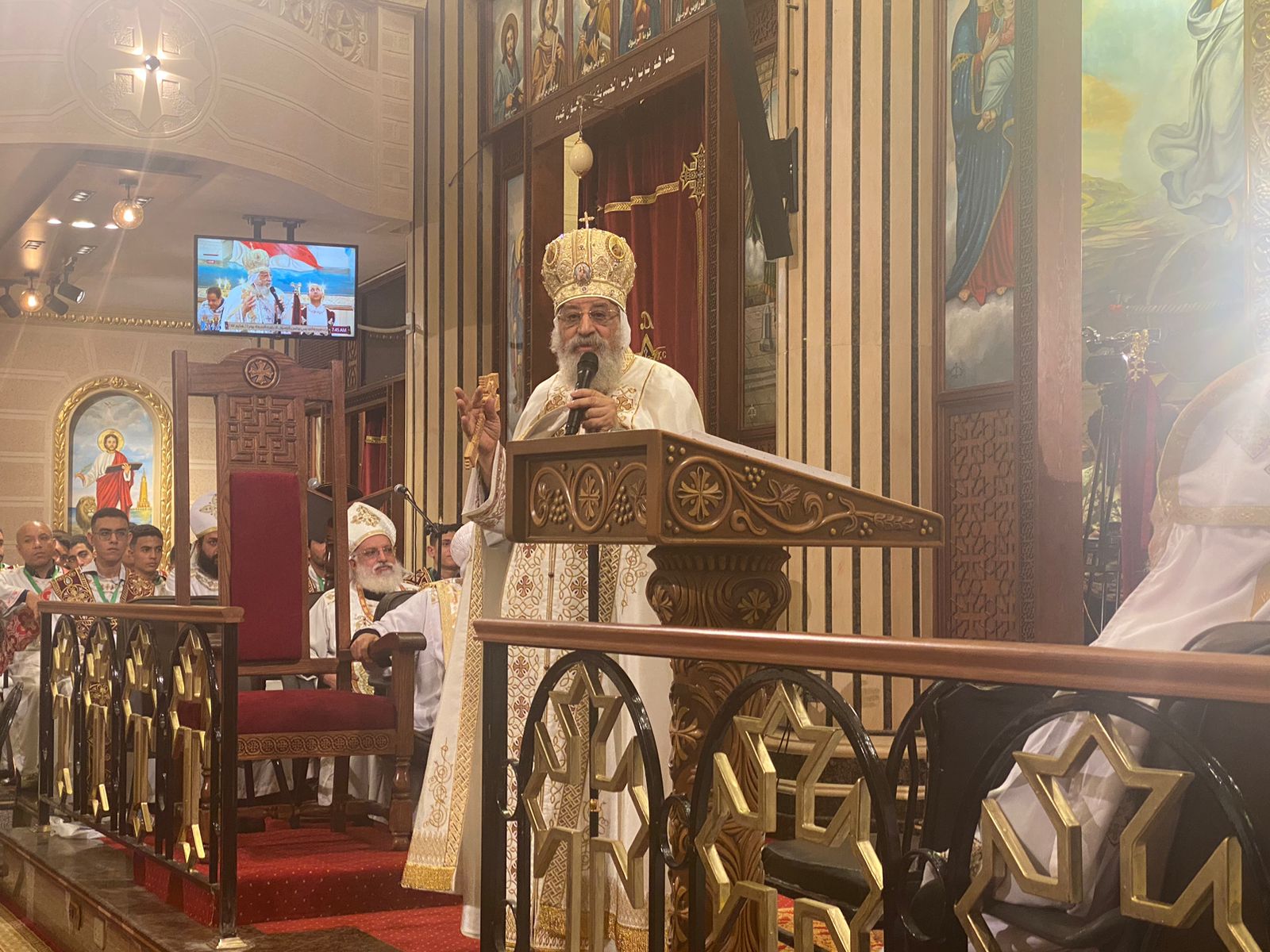 البابا تواضروس يدشن كنيسة العذراء والقديس بولس بالإسكندرية