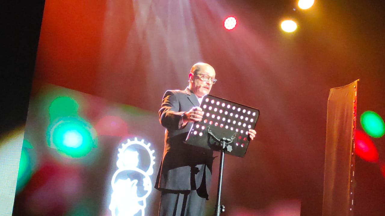 قصائد شعرية عن فلسطين لمحمود درويش وحيدر الغزالي في افتتاح ايام قرطاج المسرحية  (3)