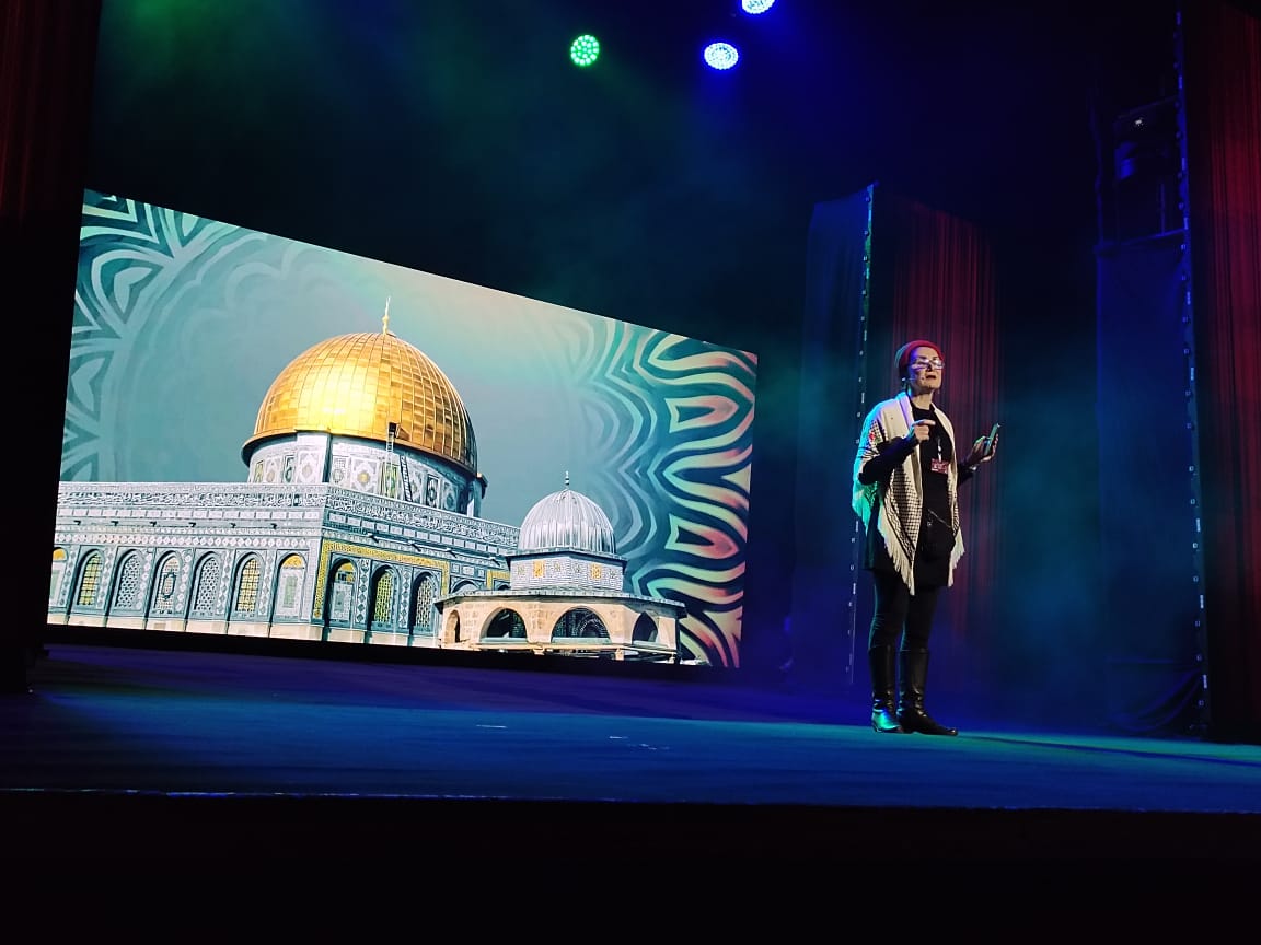 قصائد شعرية عن فلسطين لمحمود درويش وحيدر الغزالي في افتتاح ايام قرطاج المسرحية  (1)