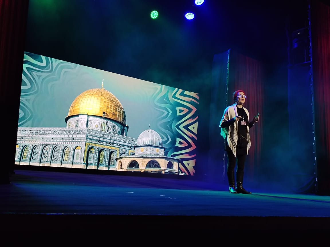 قصائد شعرية عن فلسطين لمحمود درويش وحيدر الغزالي في افتتاح ايام قرطاج المسرحية  (2)