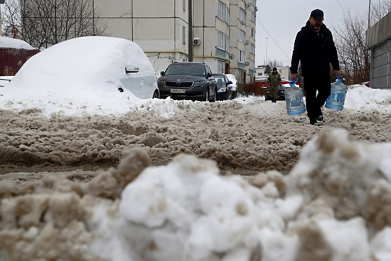 العواصف الثلجية تجتاح شوارع موسكو