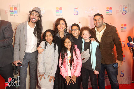 المخرجة ساندرا نشأت مع الطلاب المخرجة ساندرا نشأت مع الطلاب