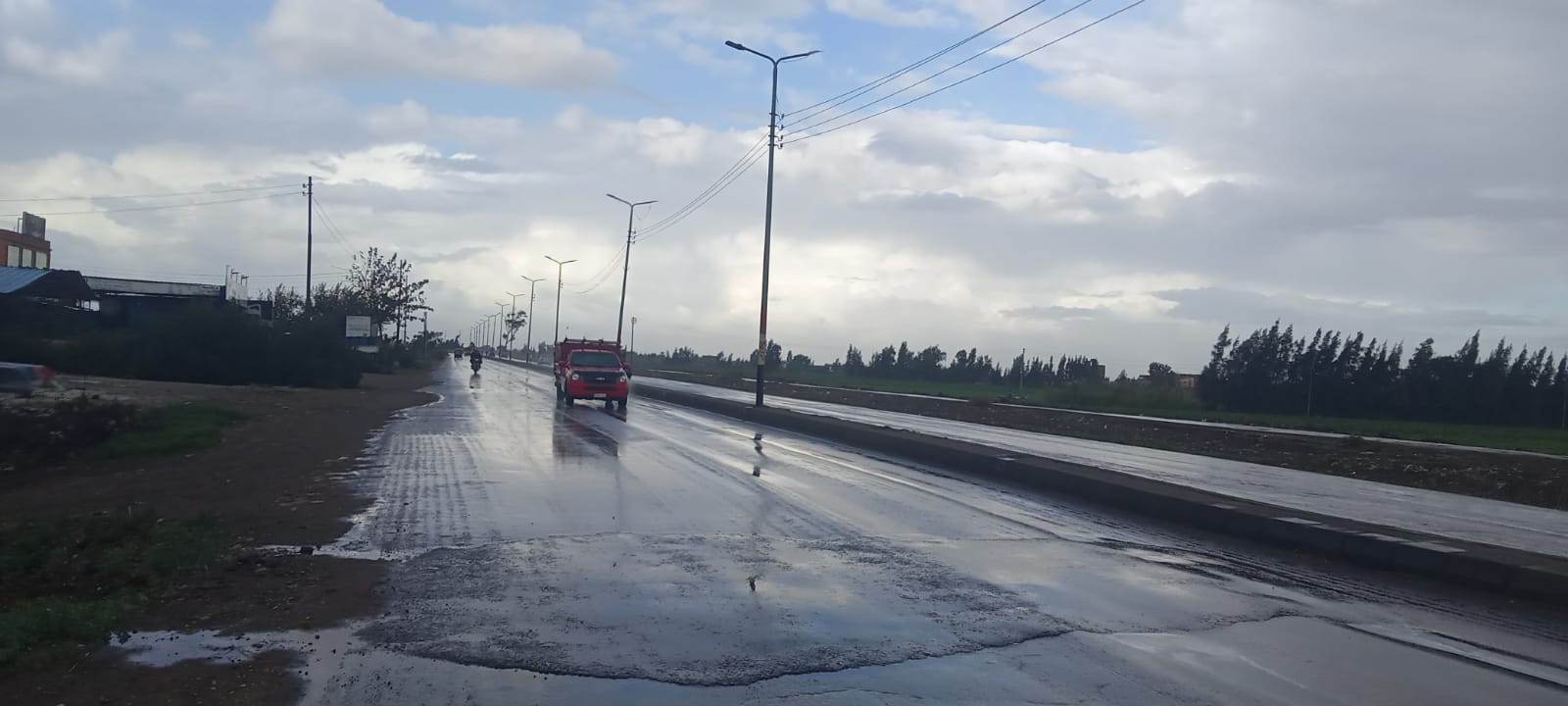 هطول الامطار على الط ريق الدولي الساحلي هطول الامطار على الط ريق الدولي الساحلي