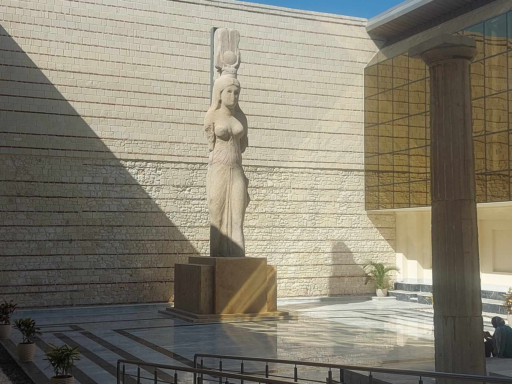 تمثال ايزيس فاريا9