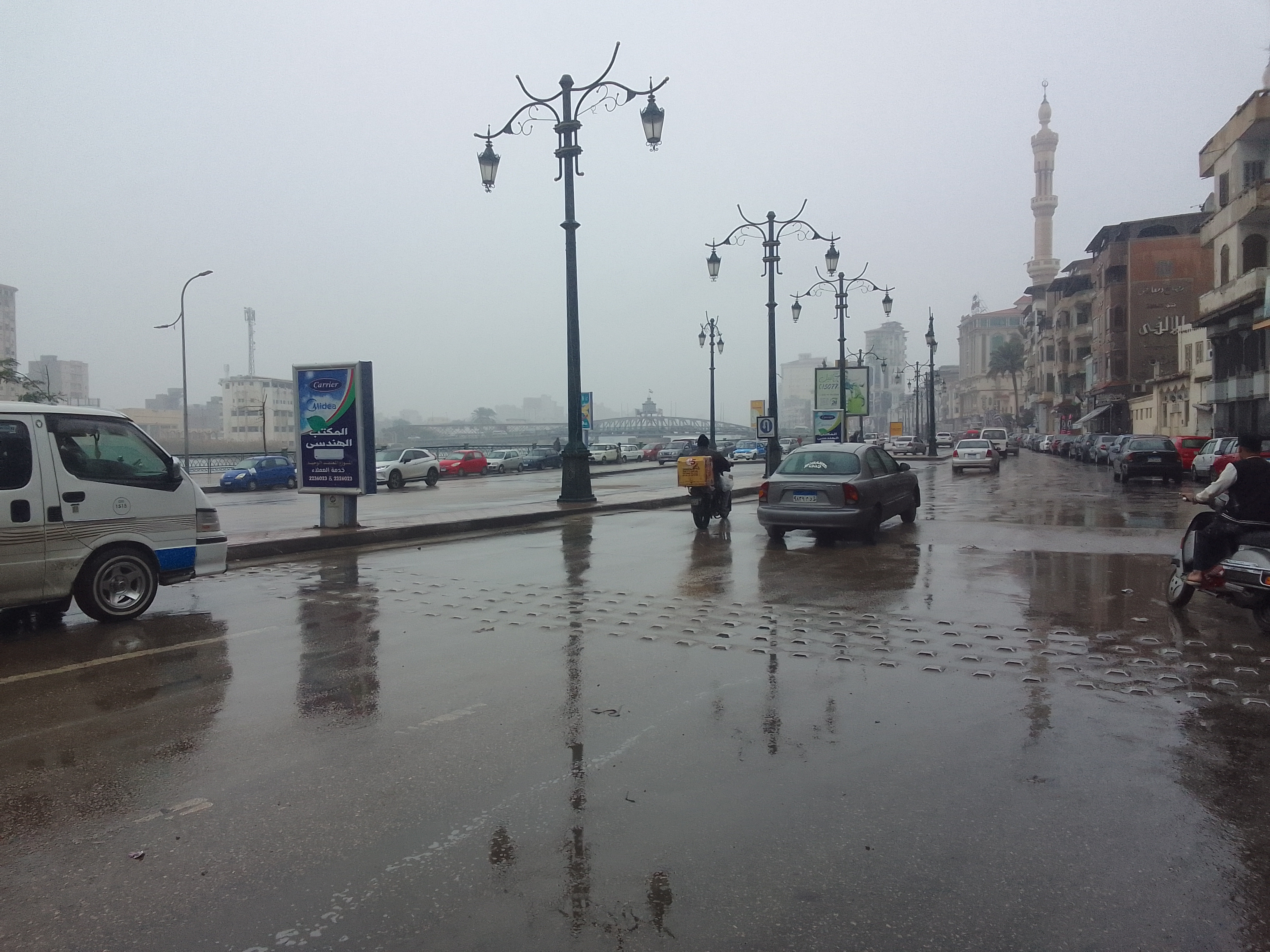 أمطار متواصلة بشوارع دمياط  (1)
