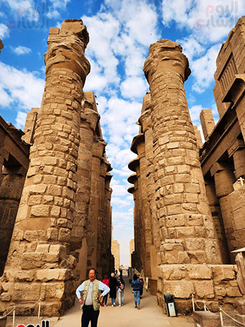 الغيوم-تحتضن-أعمدة-المعابد