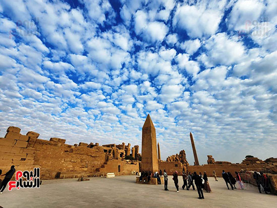 جانبمن-حالة-الطقس-والغيوم-خلال-زيارات-السياح-للمعابد