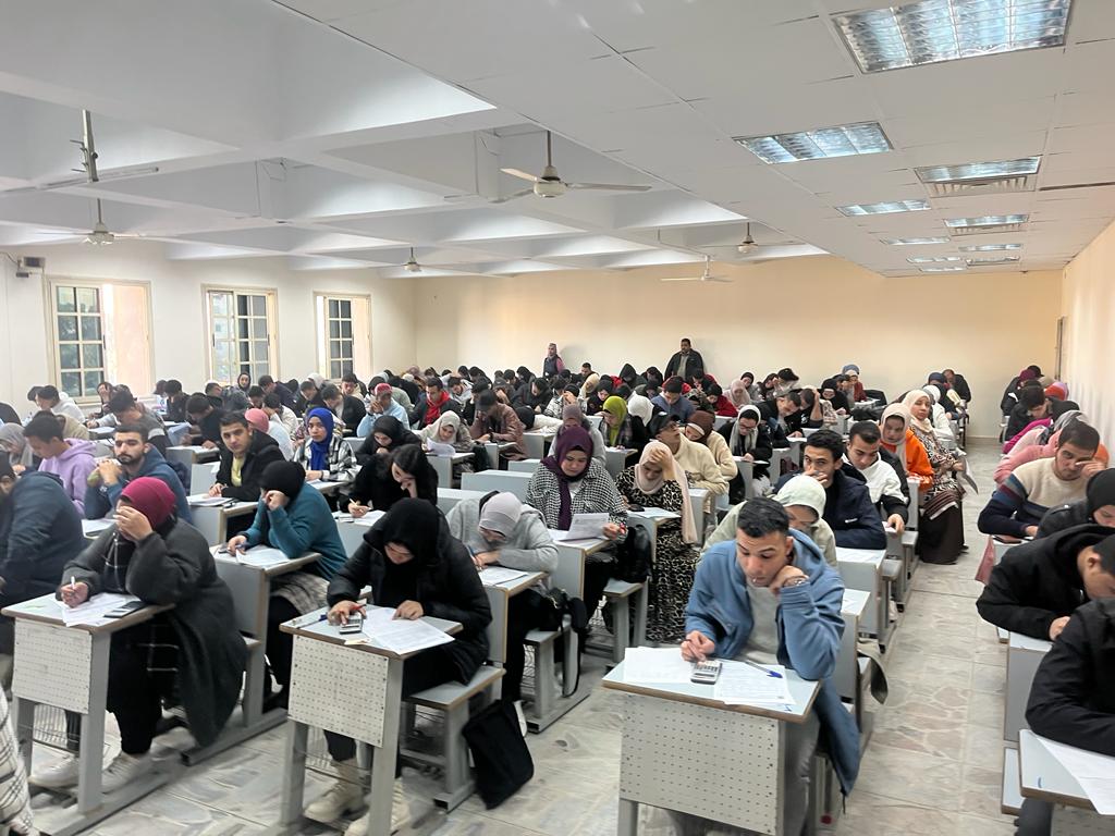 امتحانات الفصل الدراسى بكلية التجارة جامعة القاهرة
