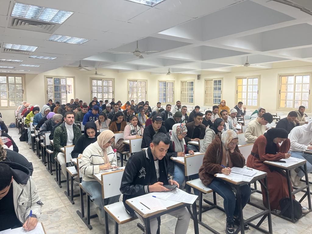 امتحانات الفصل الدراسى بكلية التجارة جامعة القاهرة