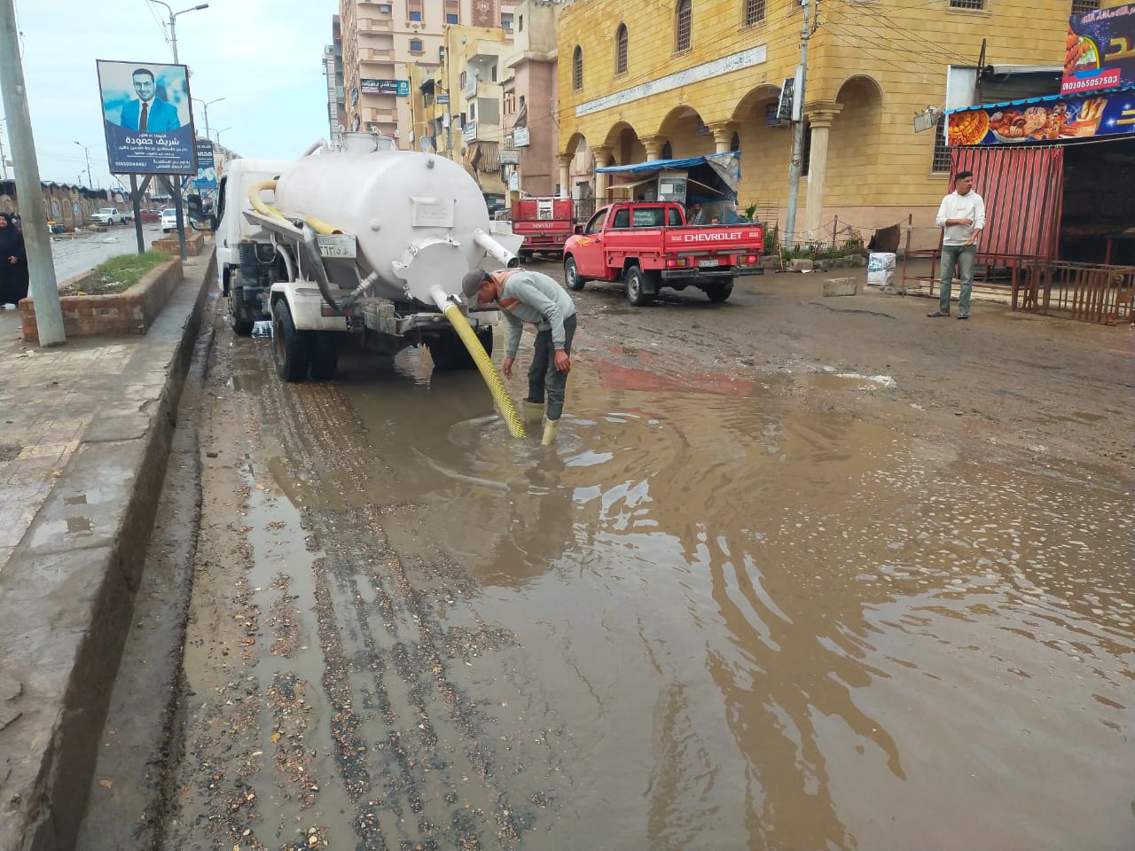 رفع مياه الامطار من شوارع بلطيم