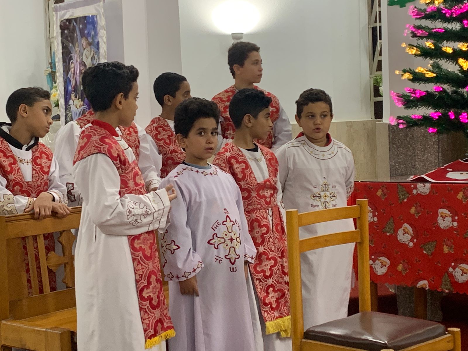أطفال يشاركون فى القداس 
