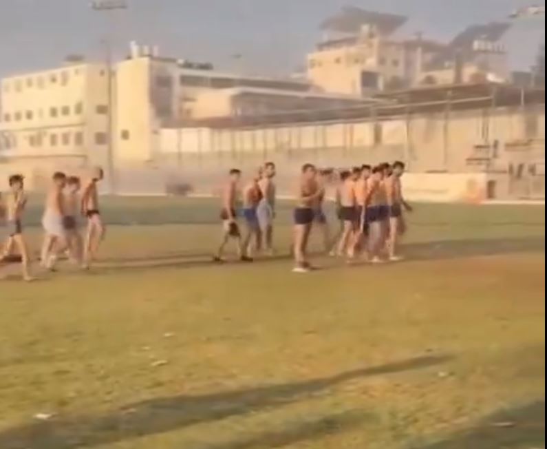 تجريد فلسطينيين من ملابسهم بملعب كرة قدم بغزة