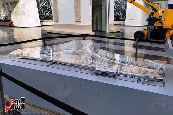 مجسم-للمحطة-داخل-الهرم مجسم-للمحطة-داخل-الهرم