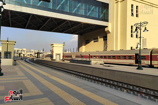 القطار-بالمحطة- القطار-بالمحطة-