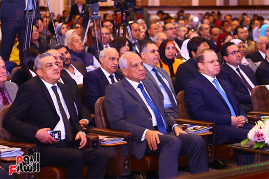 المستشار حمادة الصاوى واللواء أحمد راشد محافظ الجيزة فى احتفالية عيد العلم المستشار حمادة الصاوى واللواء أحمد راشد محافظ الجيزة فى احتفالية عيد العلم