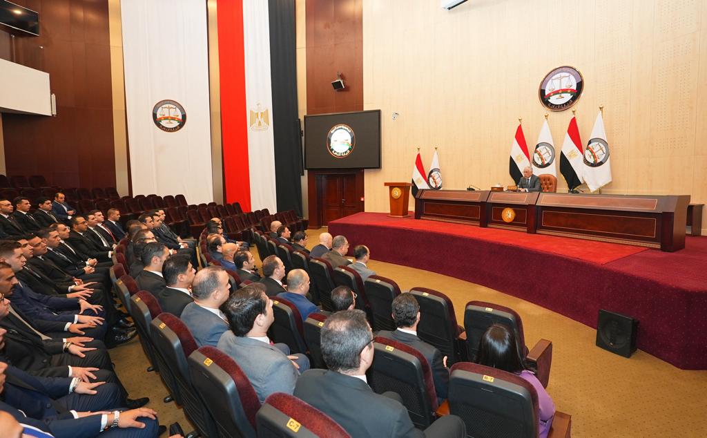 لقاء النائب العام مع ابناءه من اعضاء النيابة