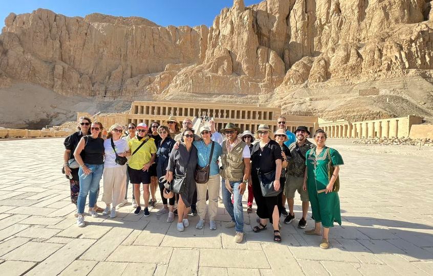 بهجة زيارات السياح للمعالم الأثرية فى غرب الأقصر