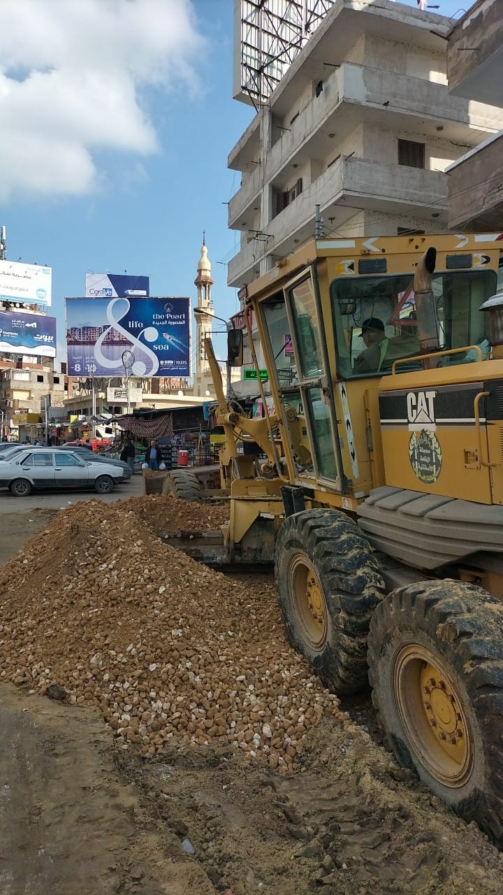  أعمال صيانة ورفع كفاءة شارعى الجيش وقناة السويس (7)