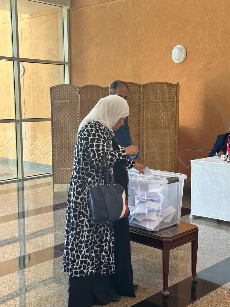  توافد أبناء الجالية المصرية بقطر  للتصويت بالانتخابات الرئاسية (5)