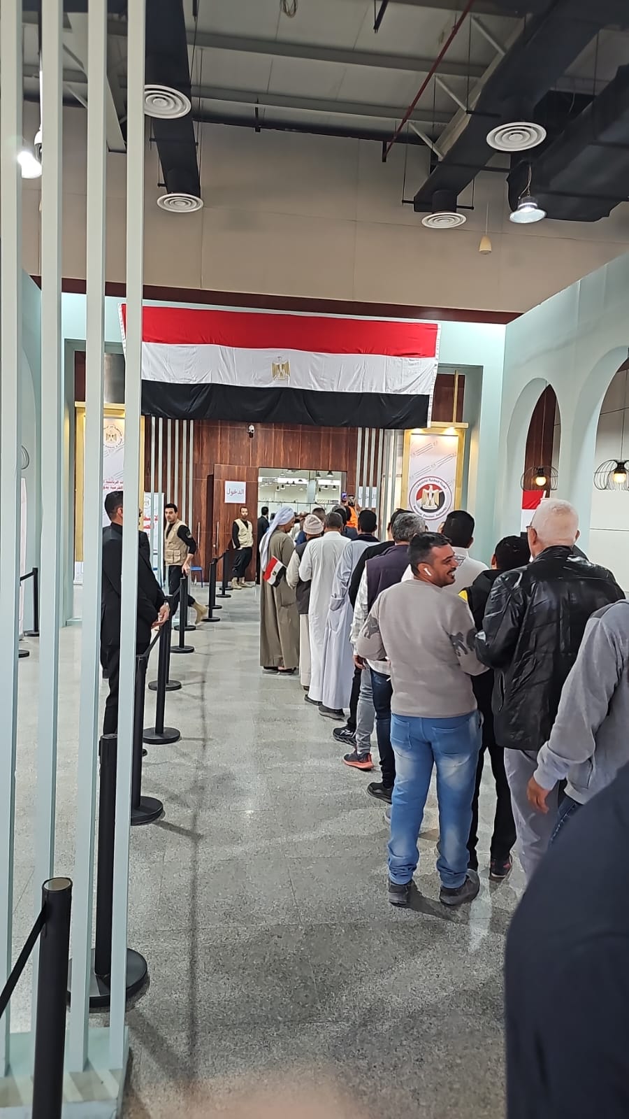 طوابير الجالية المصرية بالكويت للتصويت بالانتخابات الرئاسية (2)