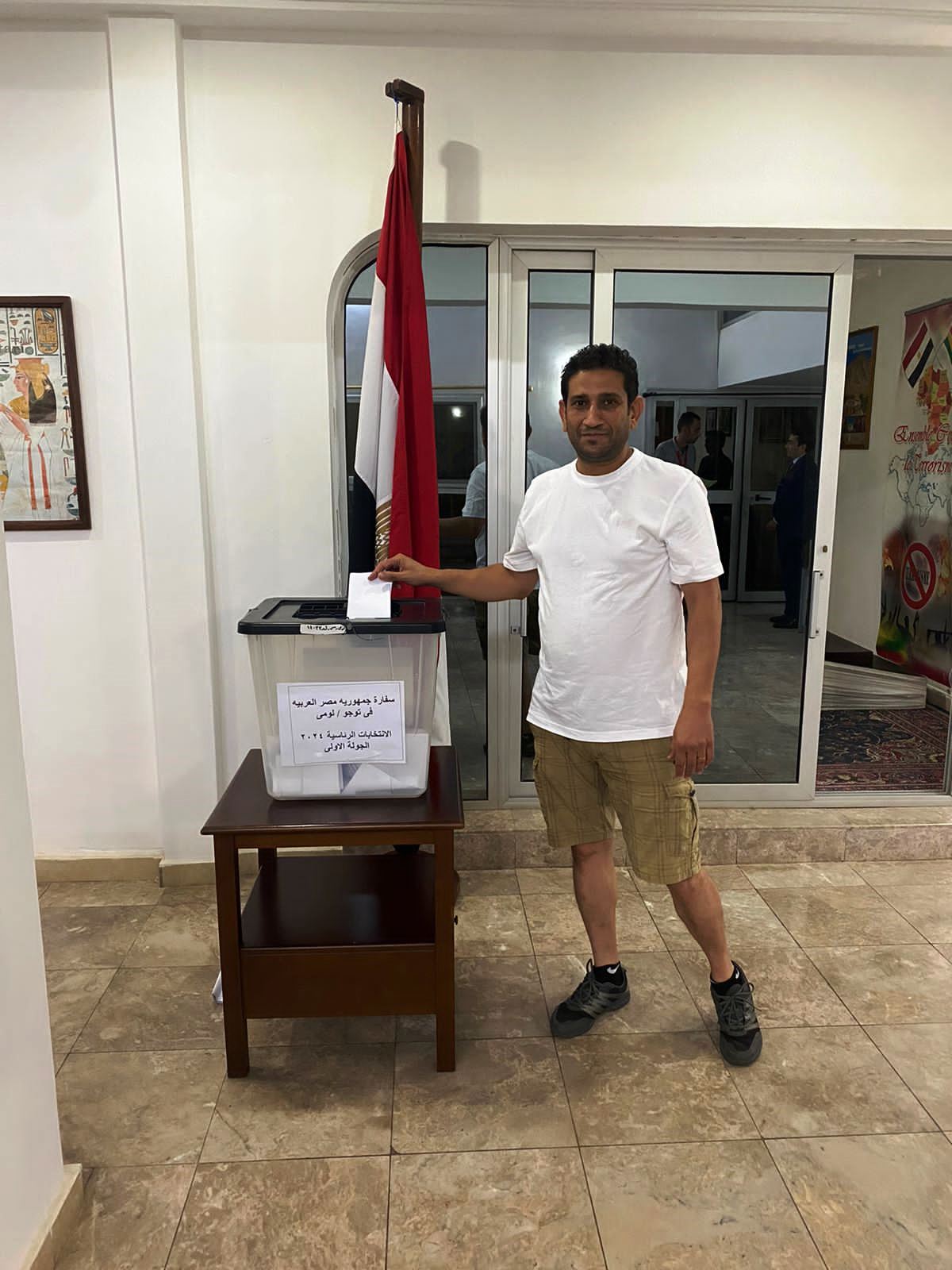 مصري في توجو يدلي بصوته في انتخابات الرئاسة