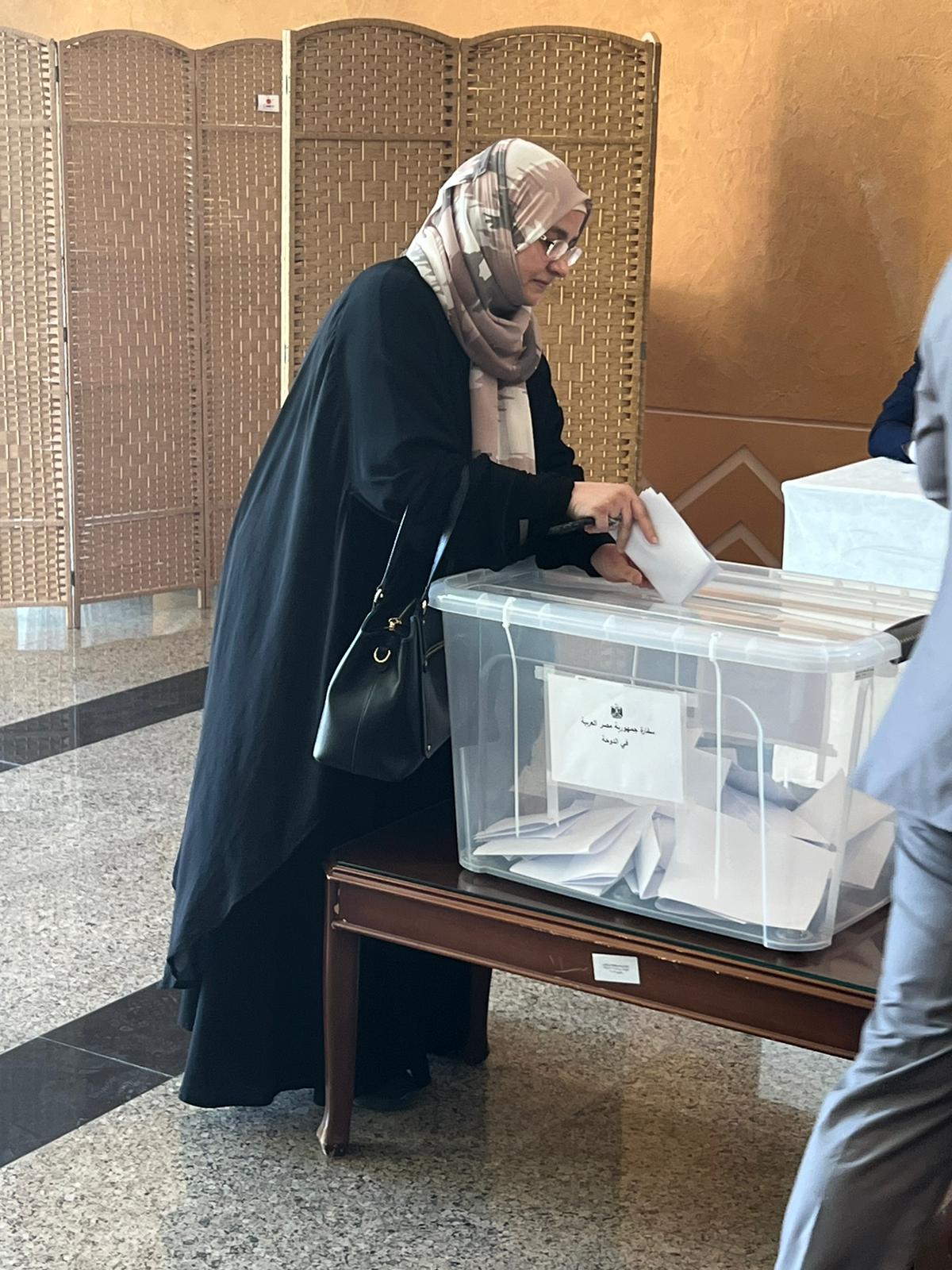  توافد أبناء الجالية المصرية بقطر  للتصويت بالانتخابات الرئاسية (2)