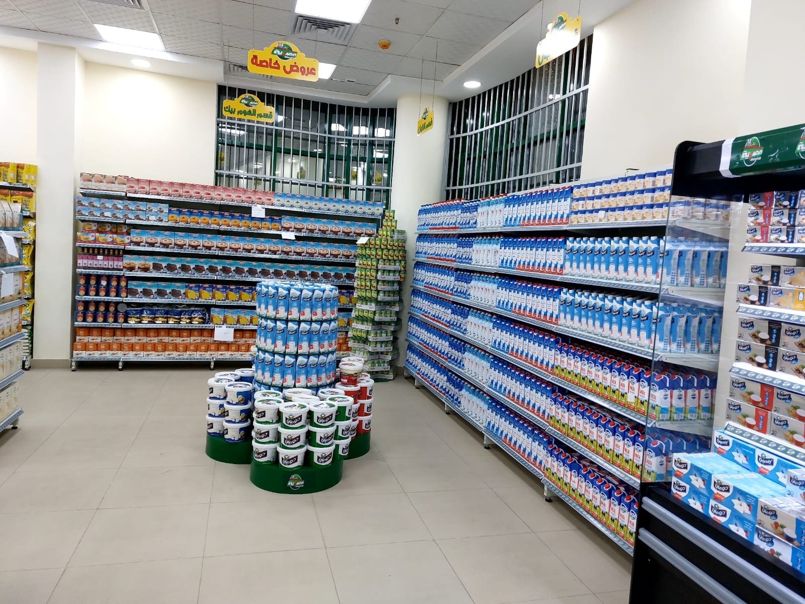 توافر المنتجات والسلع الغذائية بمحلات الأقصر