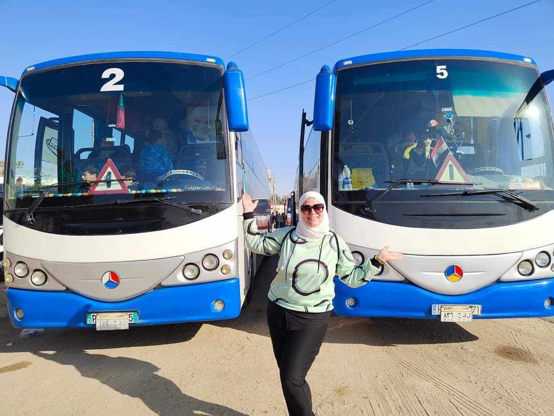 شيماء اثناء تنظيم الرحلات للمحافظات