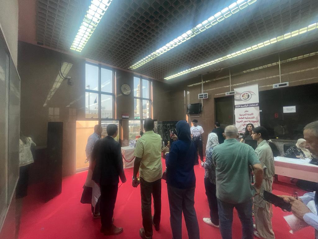 توافد أبناء الجالية المصرية بدبى  للتصويت بالانتخابات الرئاسية (3)