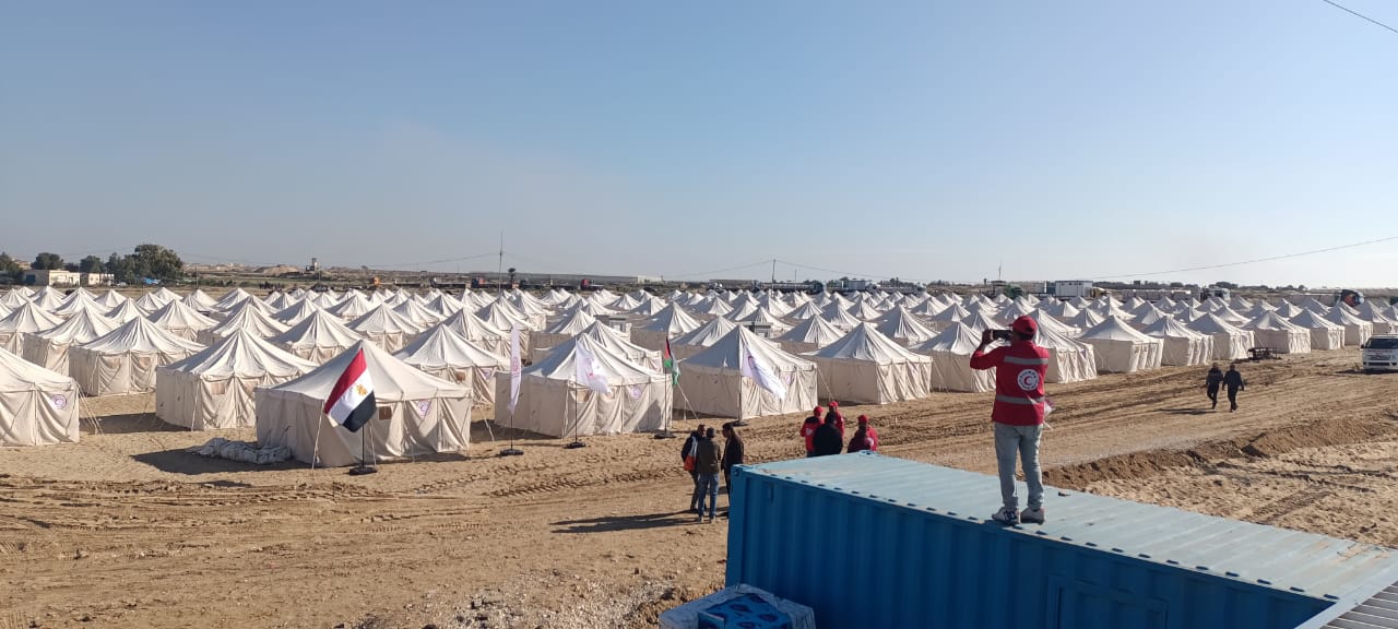 مخيم الهلال الاحمر المصرى بغزة